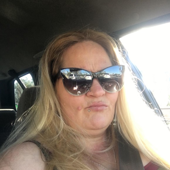 Meet your Posher, Courtney - Picture 1 of 1